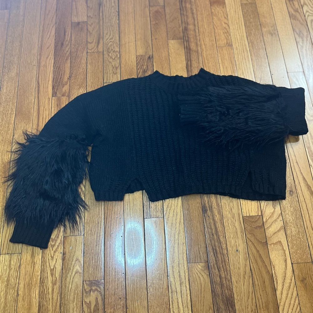 Crop Sweater Faux Fur Sleeves